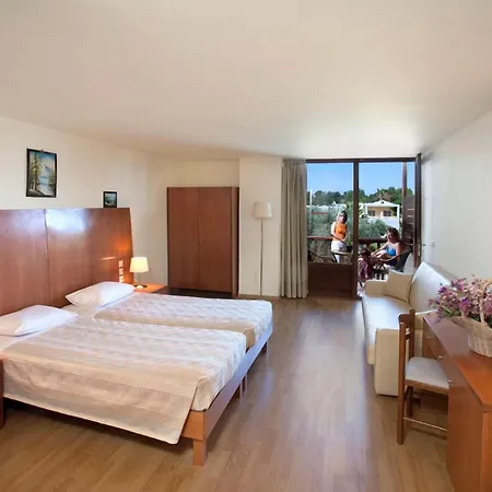 Golden Odyssey Hotell 4*